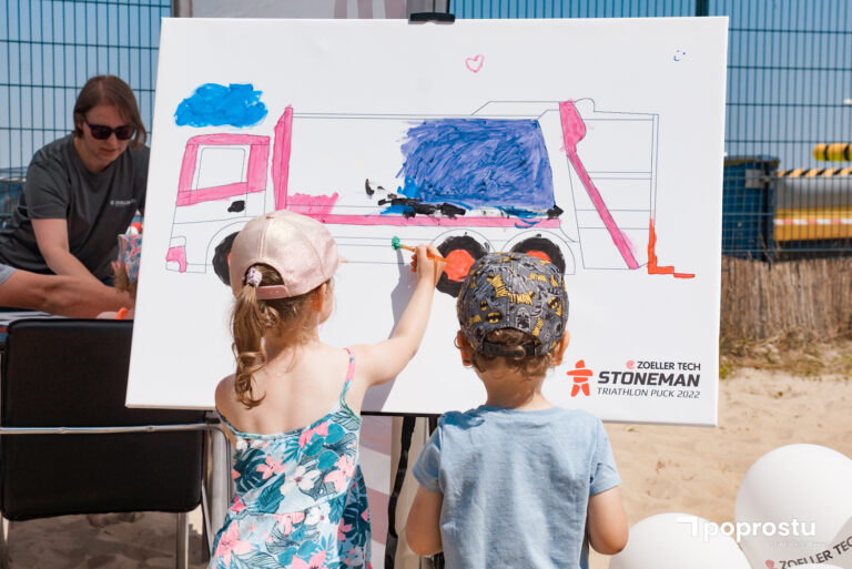 Malowanie śmieciarki - atrakcja dla dzieci firmy PGK podczas StoneMan Triathlon Puck 2022
